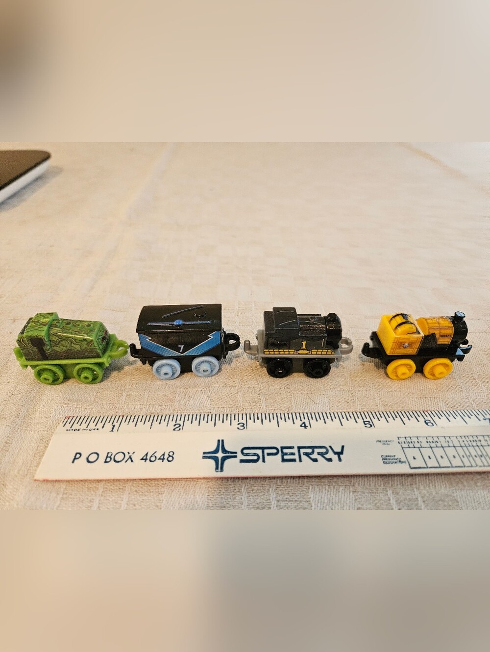 THOMAS & FRIENDS Minis Train Engine DC Super Friends, Panda And Others - Picture 6 of 9